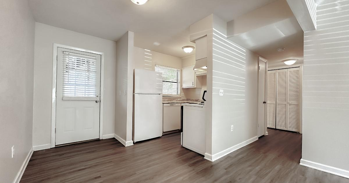 406 N 39Th Ave - Photo 6 of 18