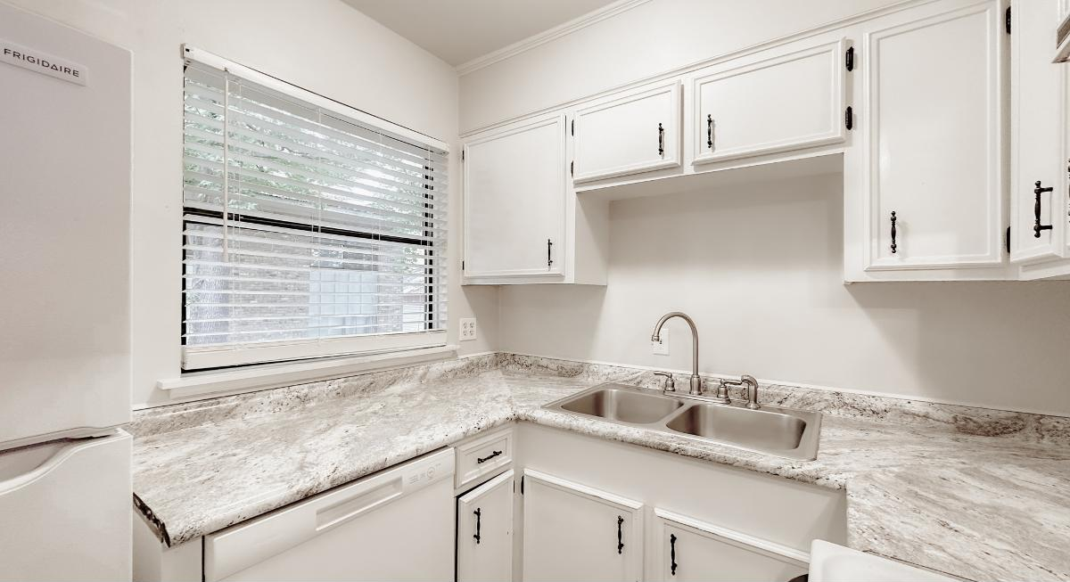 406 N 39Th Ave - Photo 7 of 18