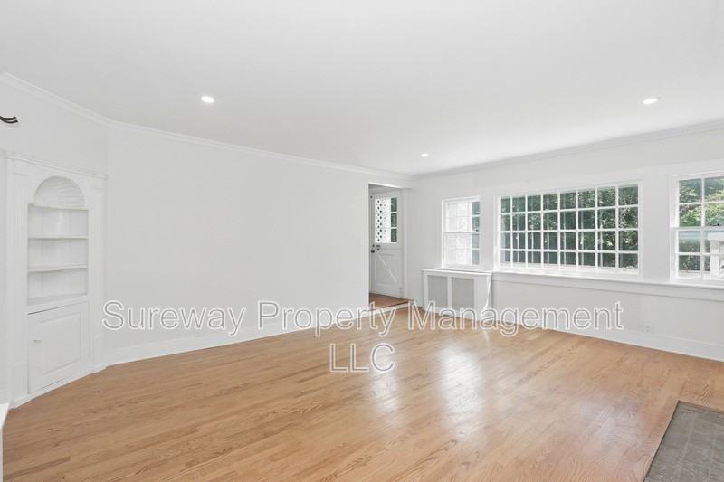 4521 Province Line Rd - Photo 5 of 35