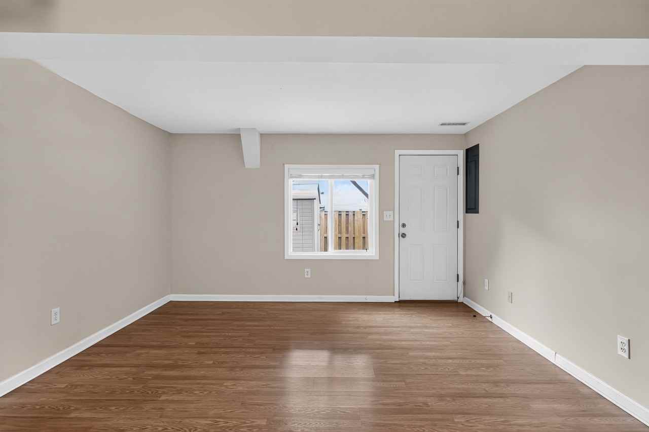 8700 Calvert Cliff Ct - Photo 5 of 24