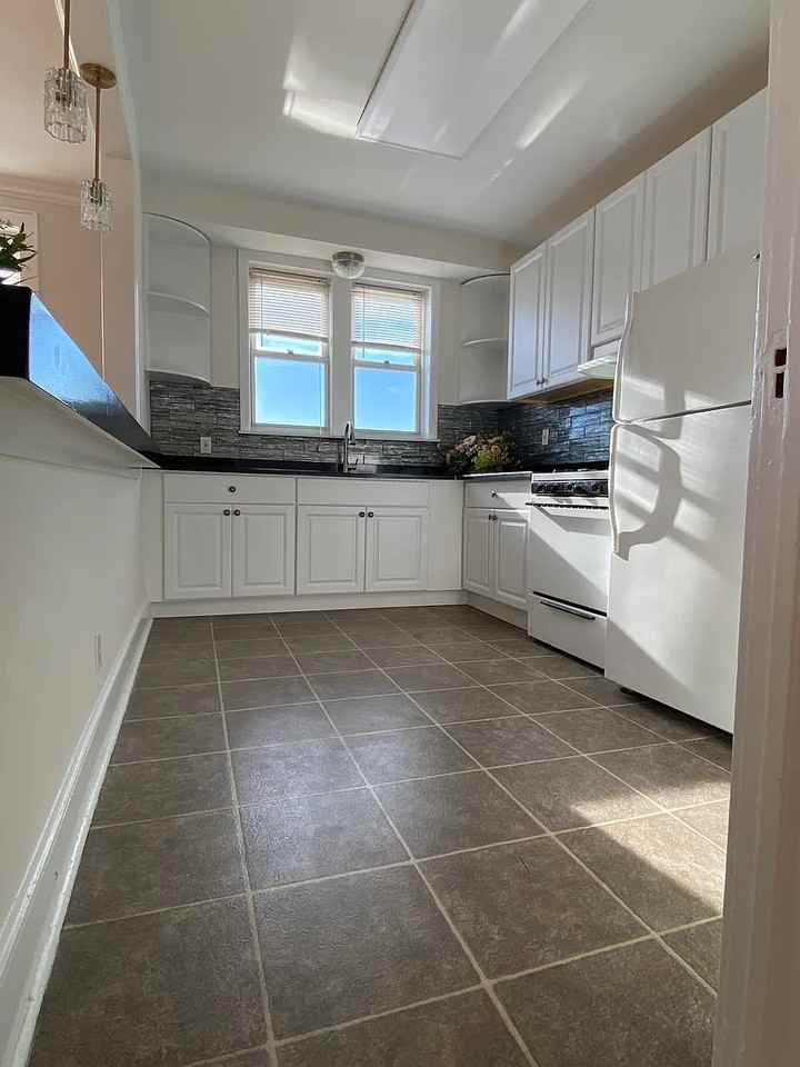 1140 Edgewood Pkwy - Photo 4 of 10