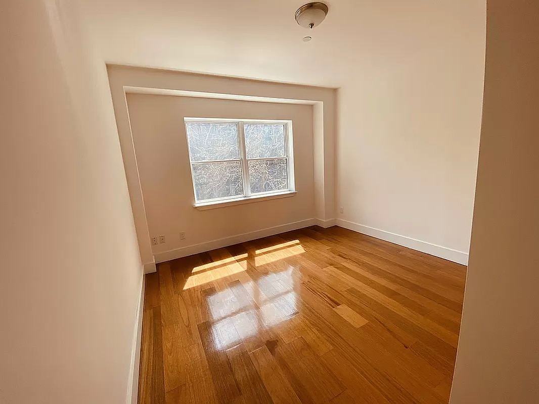 302 96th St - Photo 5 of 6