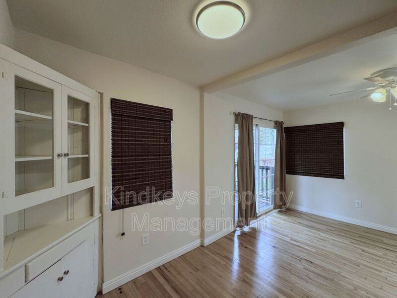 5042 Muir Ave - Photo 5 of 17