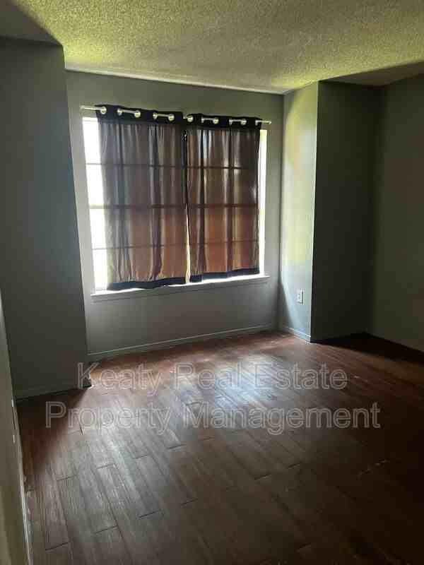108 Meudon St #B - Photo 2 of 6