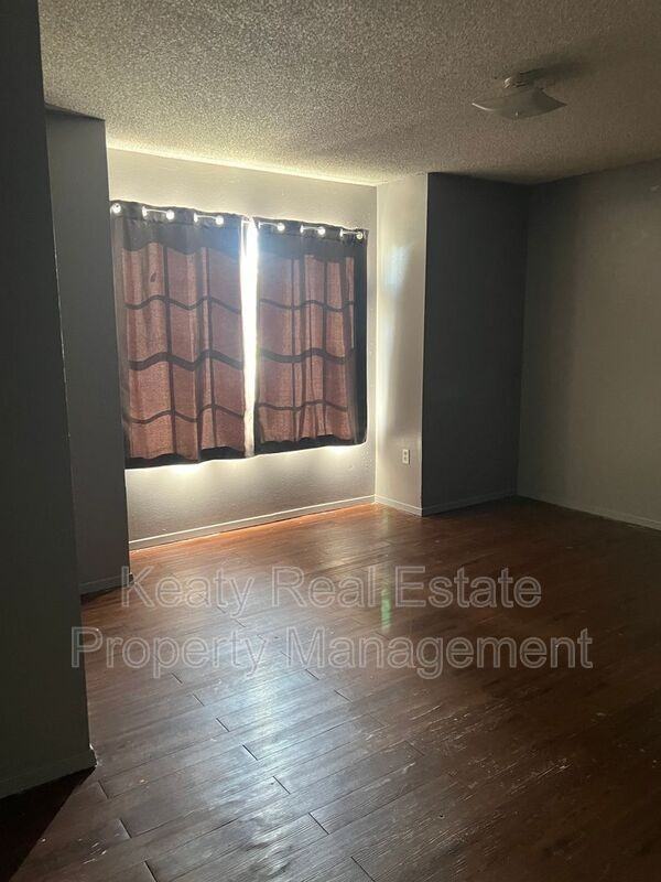 108 Meudon St #B - Photo 3 of 6
