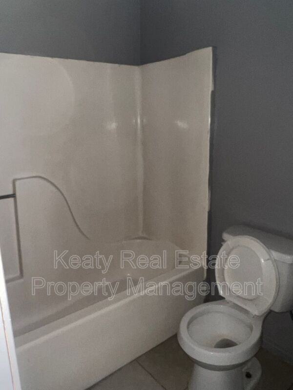 108 Meudon St #B - Photo 5 of 6