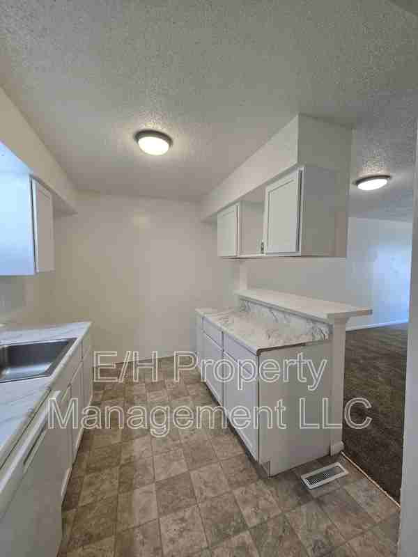 8728 E Arthur Cir - Photo 4 of 32