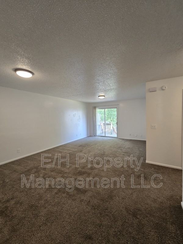 8728 E Arthur Cir - Photo 7 of 32