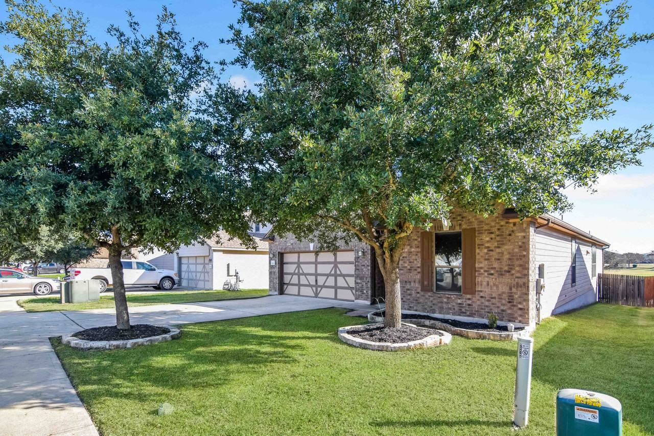 823 Tumbleweed Trl - Photo 3 of 19