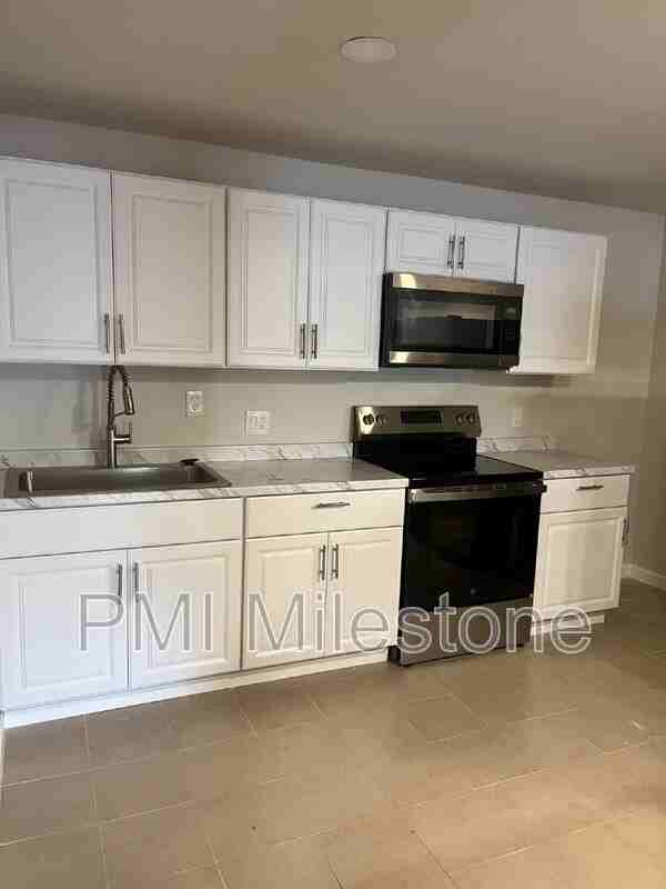 9734 Dumbarton Dr - Photo 3 of 21