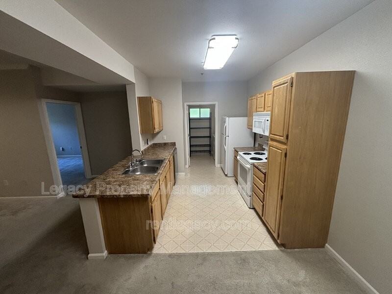 501 Gibson Dr #424 - Photo 4 of 16