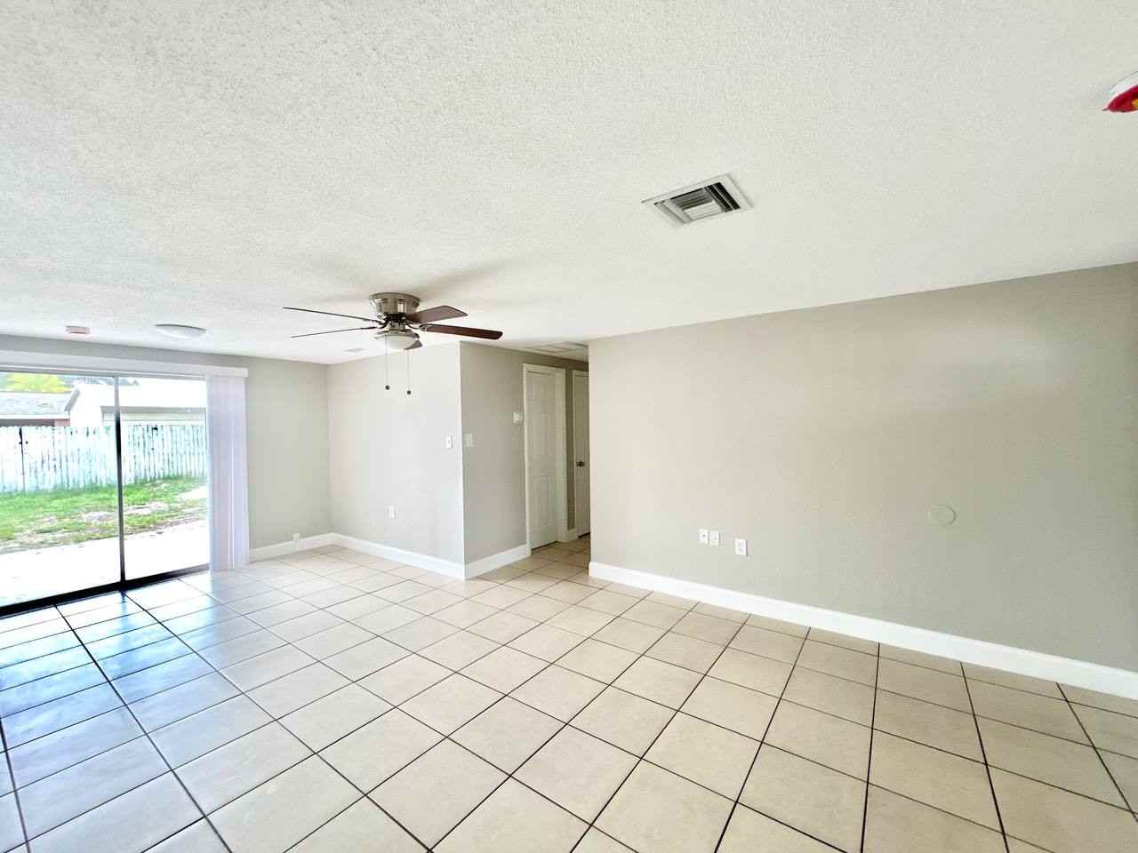 3323 Fairmount Dr - Photo 5 of 19