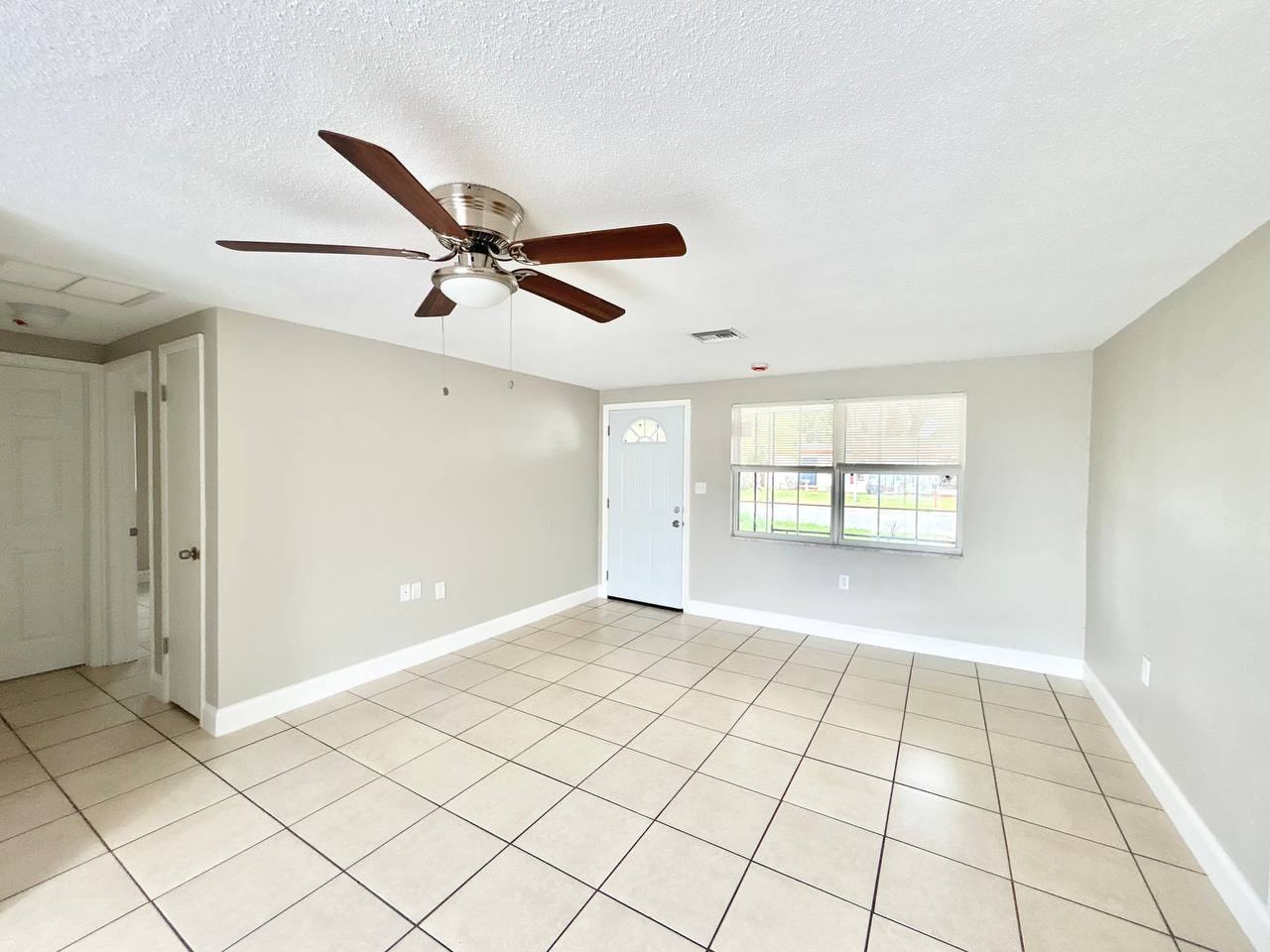 3323 Fairmount Dr - Photo 6 of 19