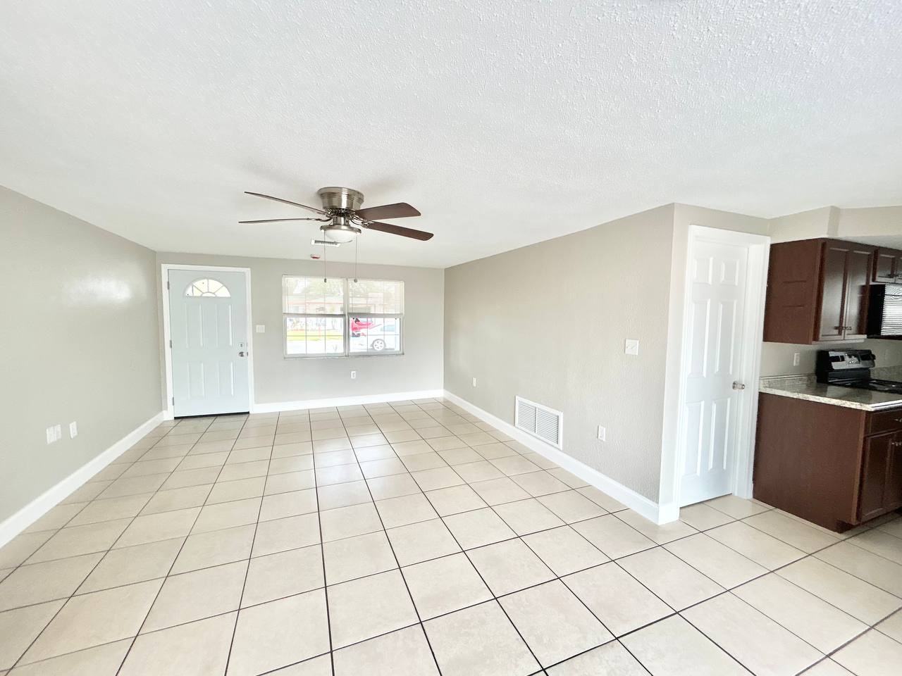 3323 Fairmount Dr - Photo 7 of 19