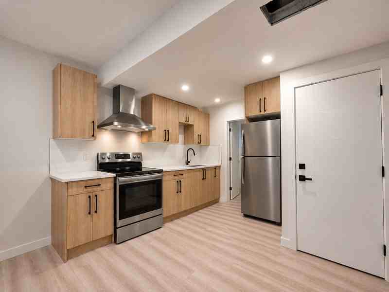 10627 149 St Nw - Photo 2 of 8