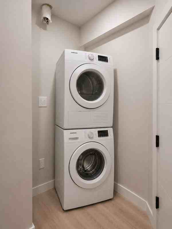 10627 149 St Nw - Photo 7 of 8