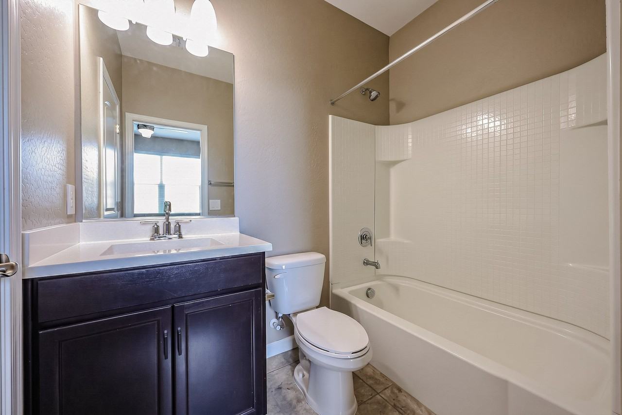 30044 W Avalon Dr - Photo 4 of 37
