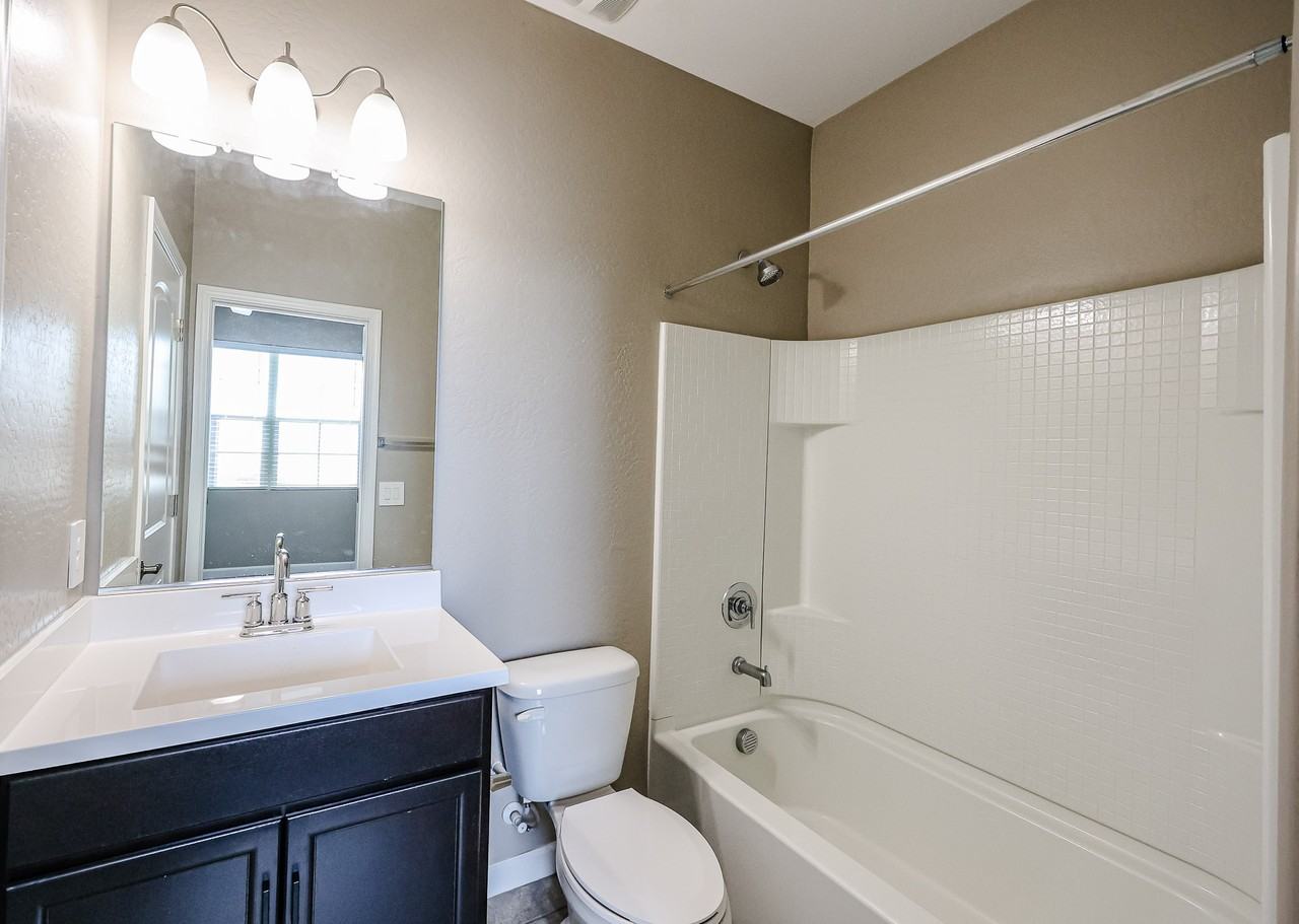 30044 W Avalon Dr - Photo 5 of 37