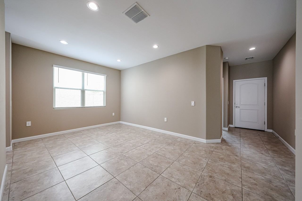 30044 W Avalon Dr - Photo 7 of 37