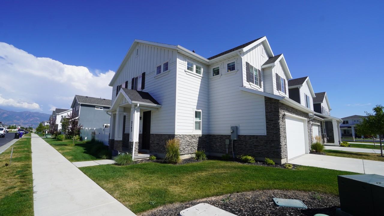 2143 W Natalie Ave - Photo 2 of 25