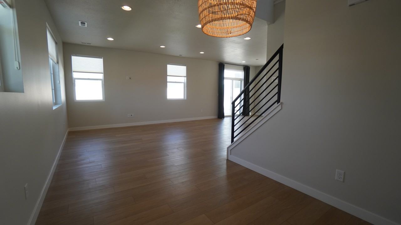 2143 W Natalie Ave - Photo 3 of 25