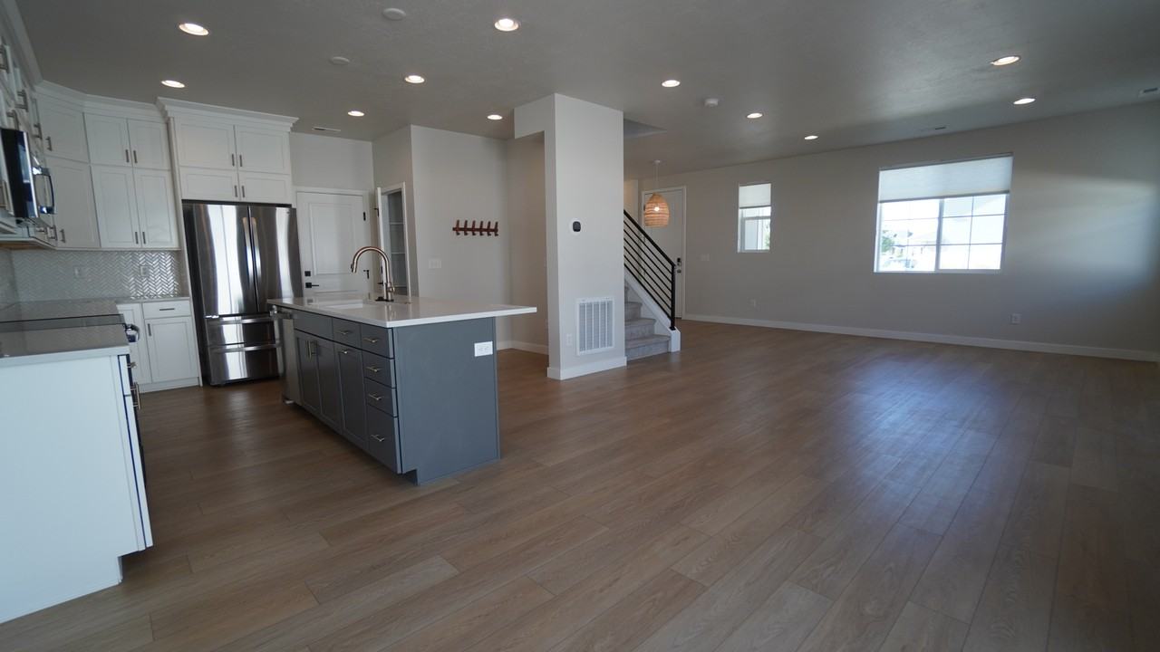2143 W Natalie Ave - Photo 7 of 25
