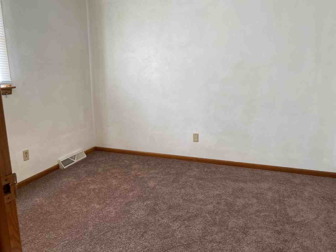 452 Gompers Ave - Photo 3 of 8