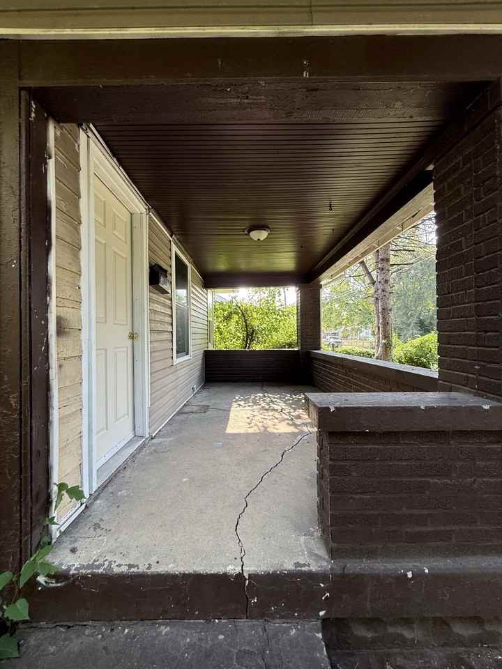 2827 E 18th St #2827 - Photo 3 of 11