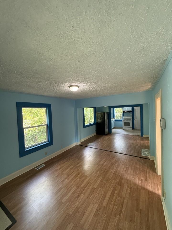 2827 E 18th St #2827 - Photo 4 of 11