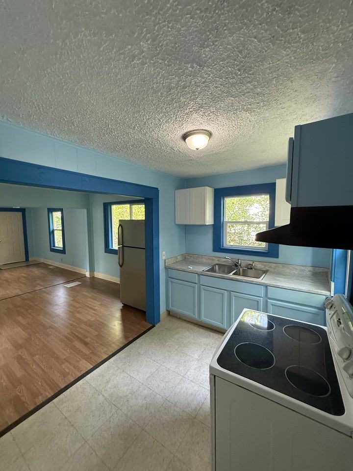 2827 E 18th St #2827 - Photo 5 of 11