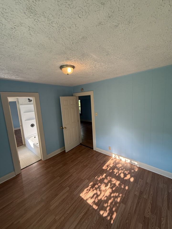 2827 E 18th St #2827 - Photo 6 of 11