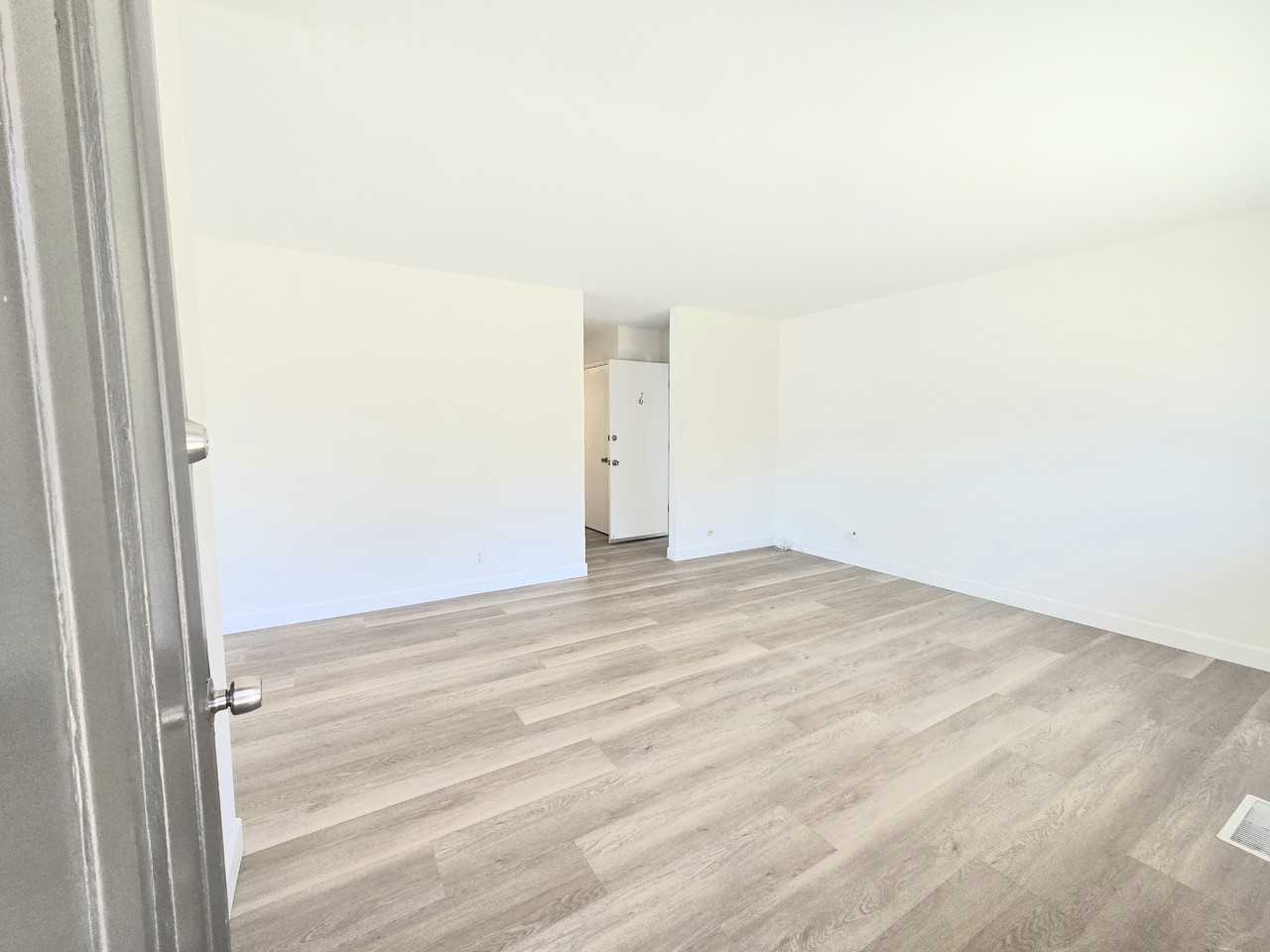 910 Academy Ave - Photo 3 of 18