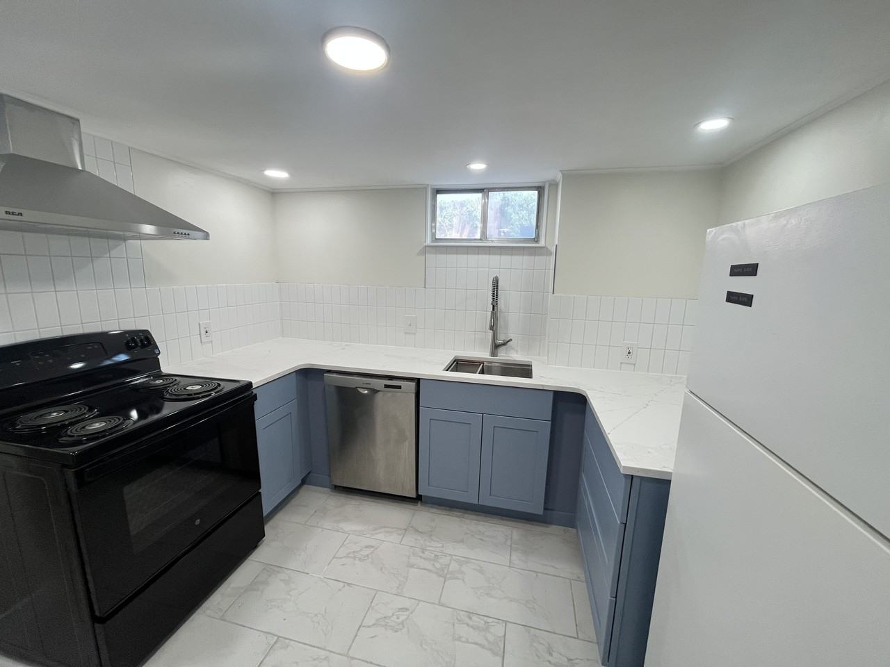 1453 E 800 N - Photo 3 of 6
