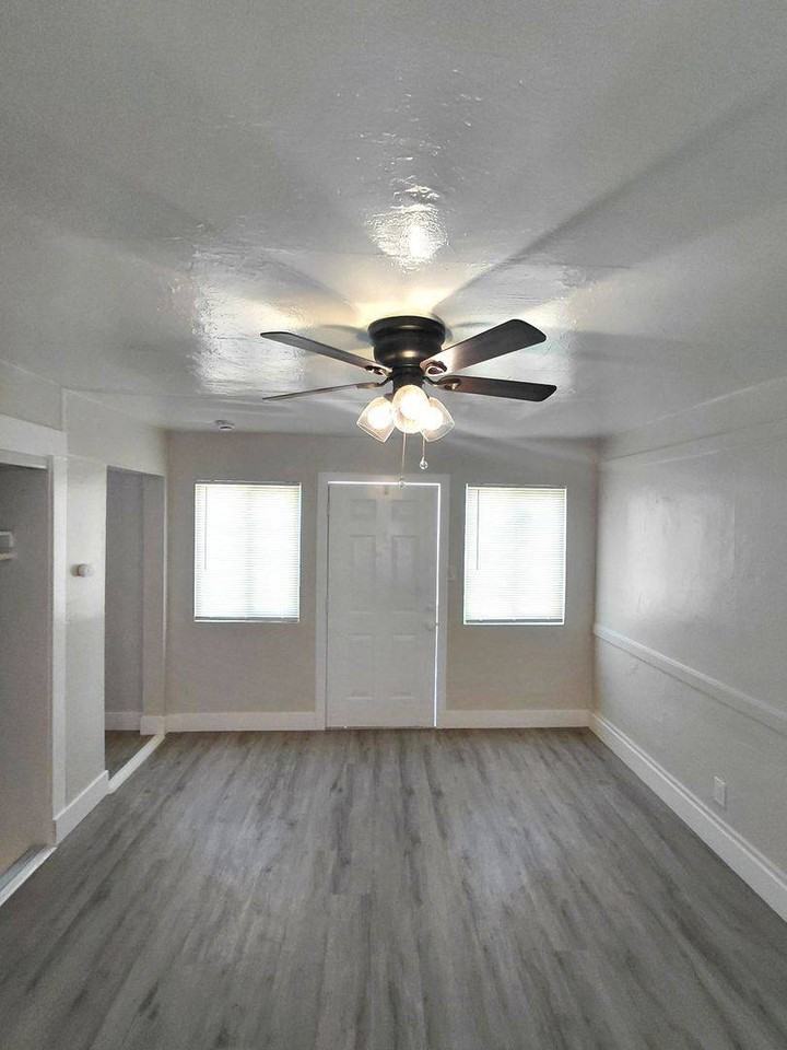 819 S Palos Verdes St #C1 - Photo 2 of 5