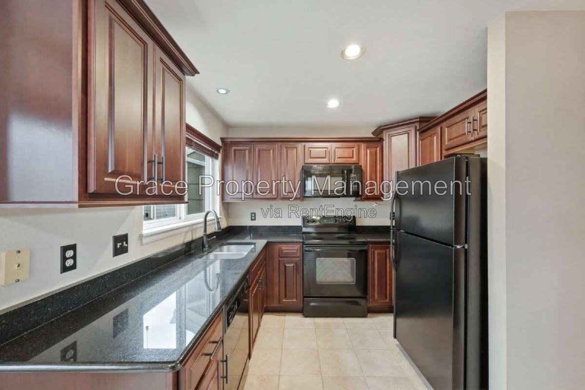 9024 Bear Mountain Dr #9 - Photo 6 of 10