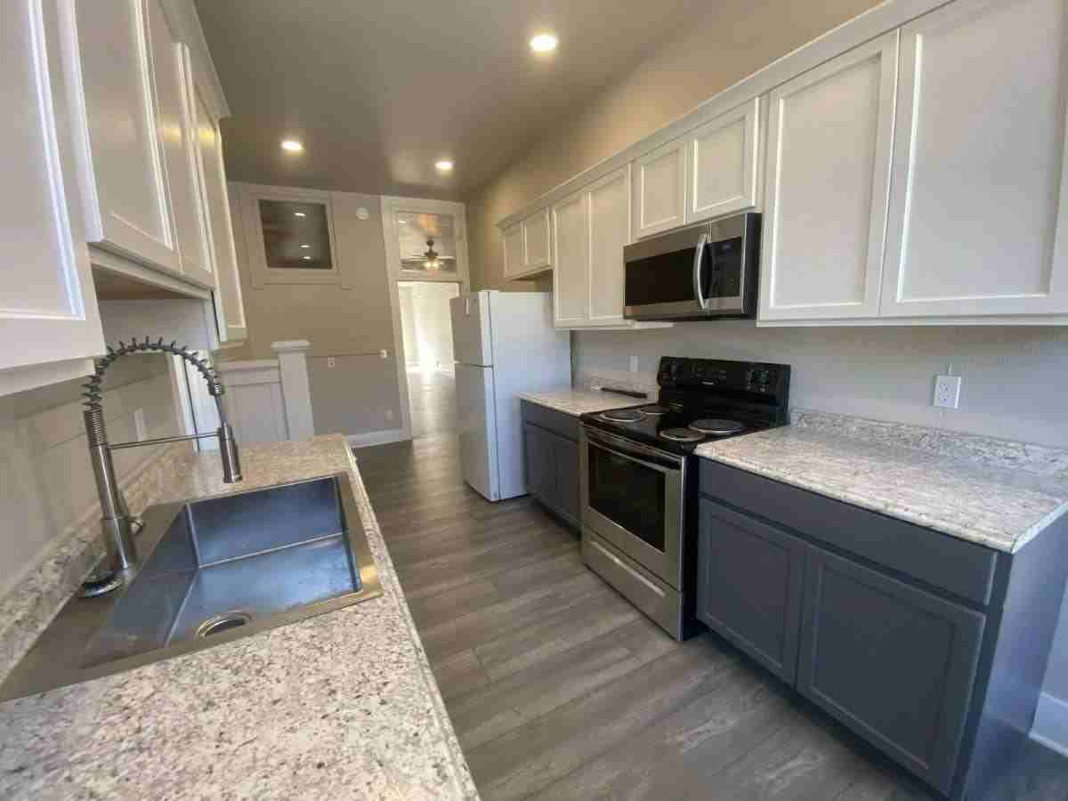624 Se Main St - Photo 6 of 10
