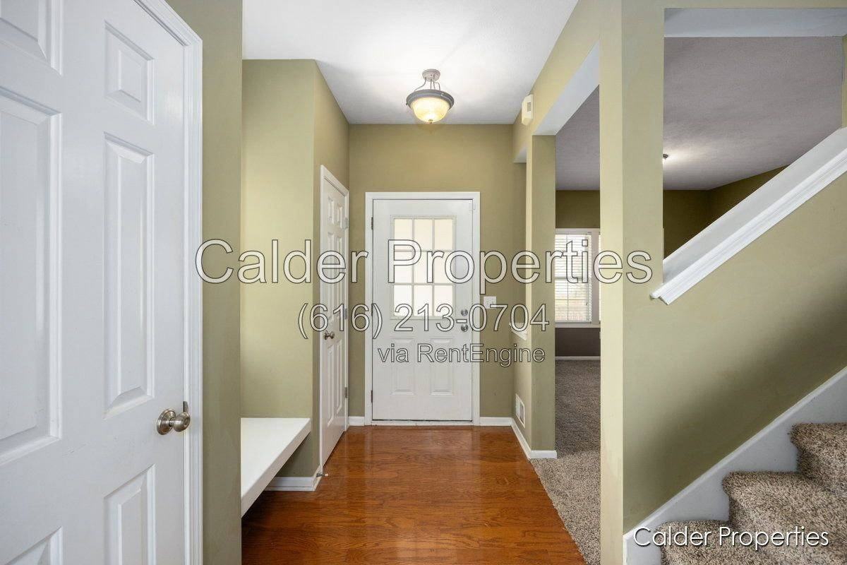 5686 E Falling Leaf Dr Se - Photo 5 of 10
