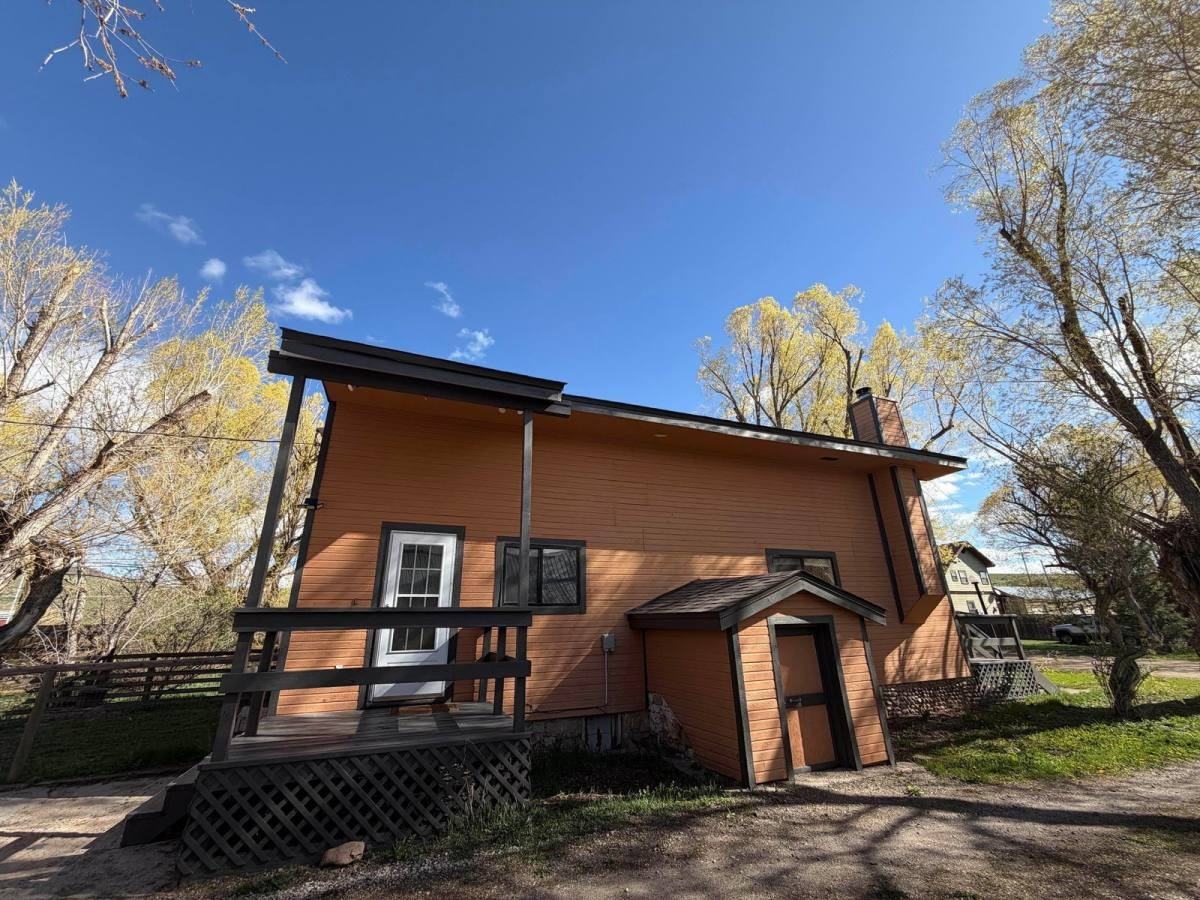 38935 Pine St - Photo 3 of 10