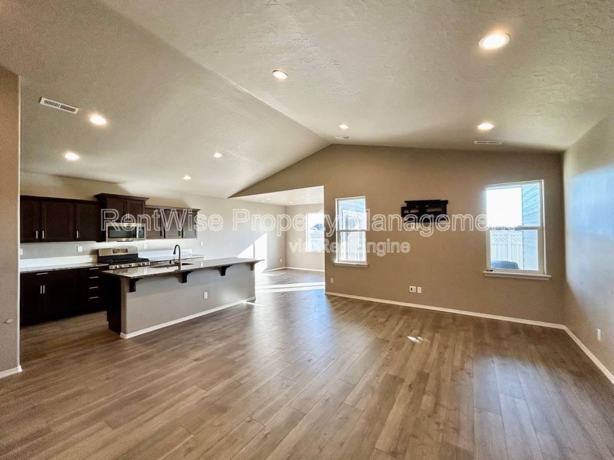 1309 Jupiter St - Photo 4 of 10