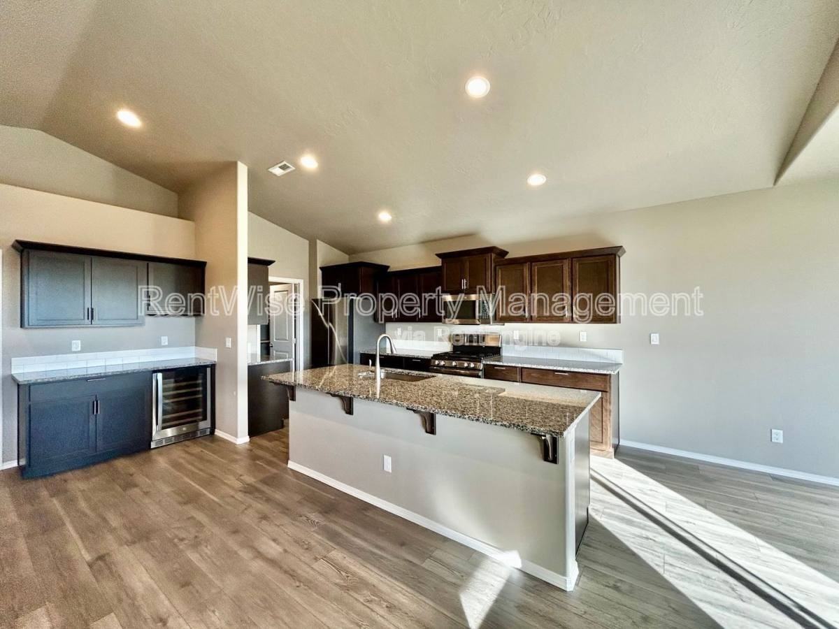 1309 Jupiter St - Photo 5 of 10