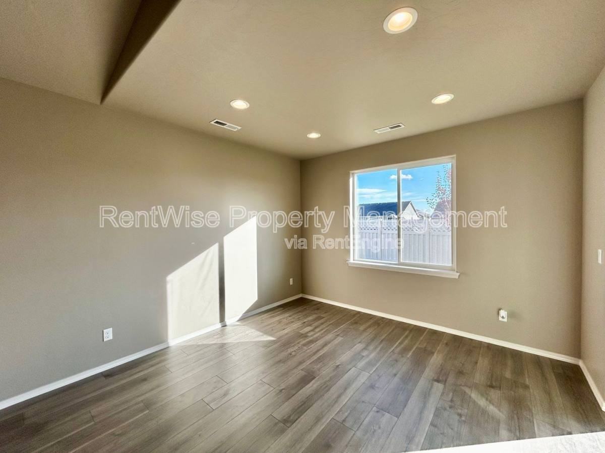 1309 Jupiter St - Photo 7 of 10