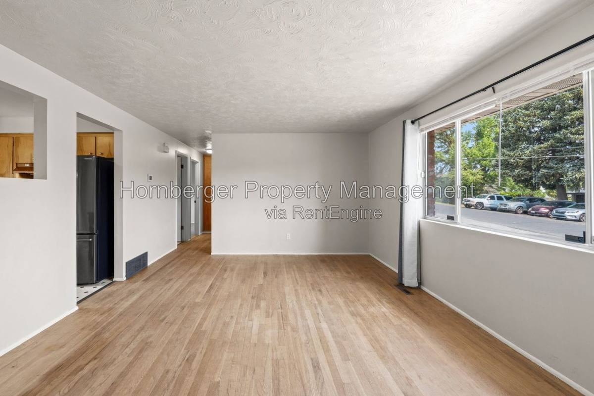 9717 N Stevens St - Photo 6 of 10
