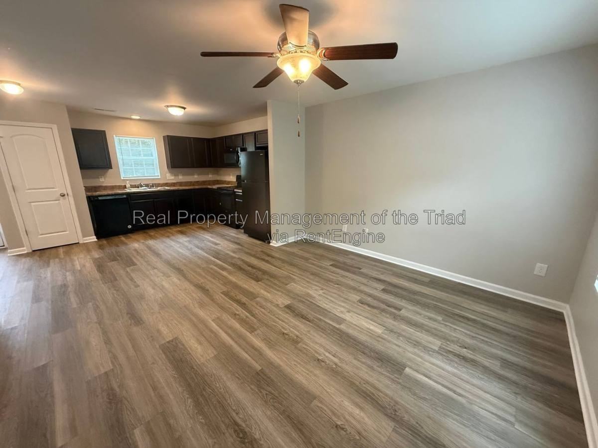 1207 Willard St - Photo 2 of 10