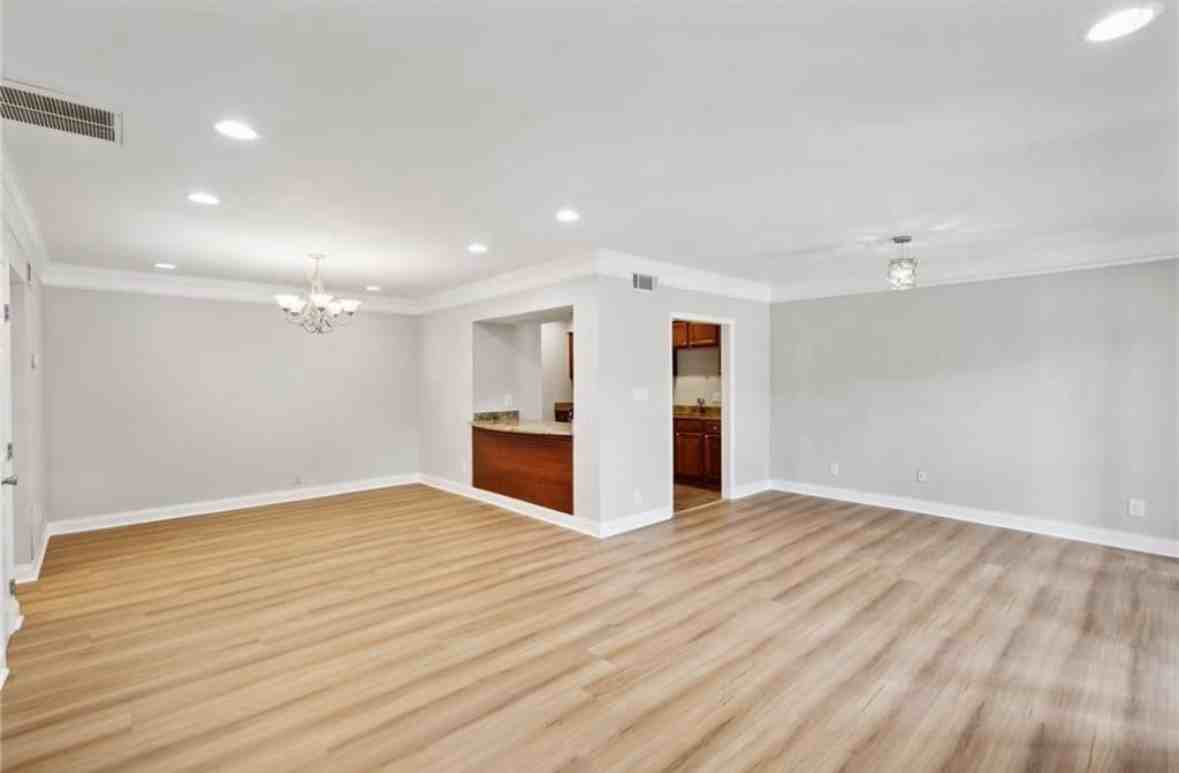 6980 Roswell Rd #B - Photo 3 of 20