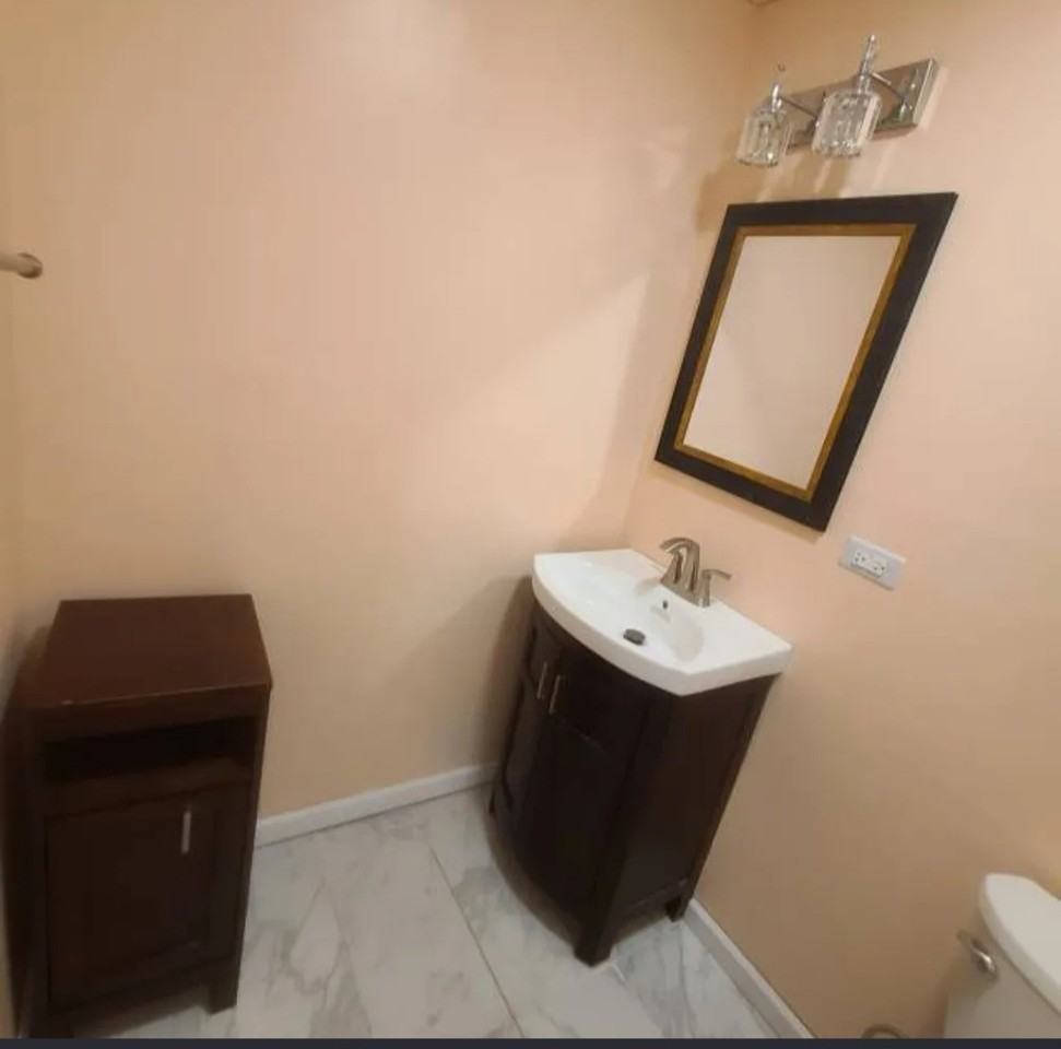 15205 Valley Stream Dr #1 - Photo 4 of 20