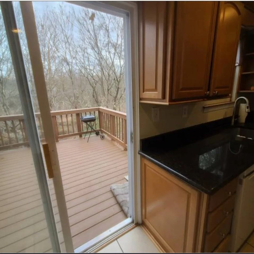 15205 Valley Stream Dr #1 - Photo 7 of 20
