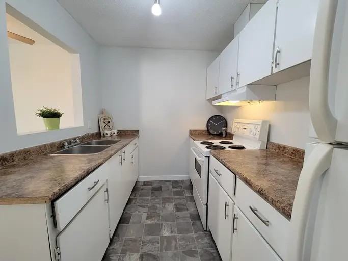 5820 58a St #203 - Photo 2 of 6