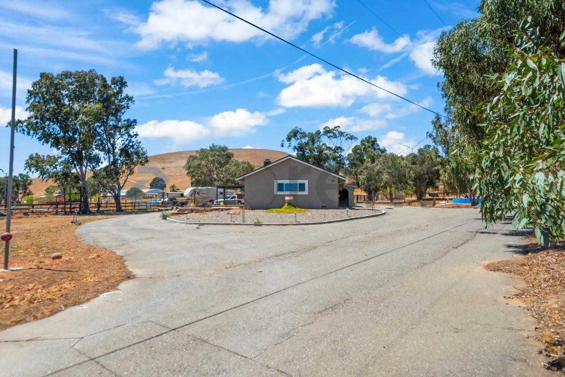 3966 Dyer Rd - Photo 4 of 36