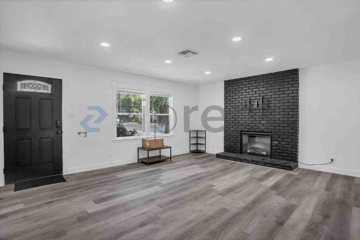 503 W Fountain Way - Photo 6 of 23