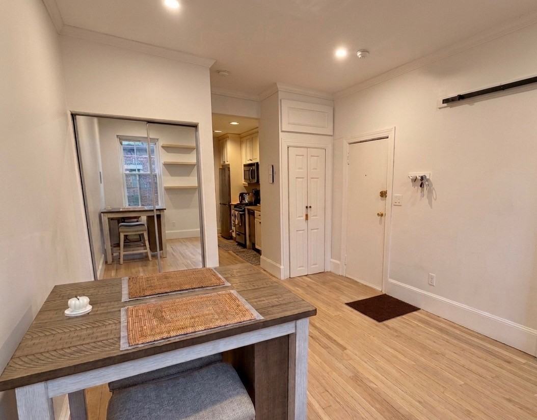 11 Irving St #6 - Photo 2 of 6